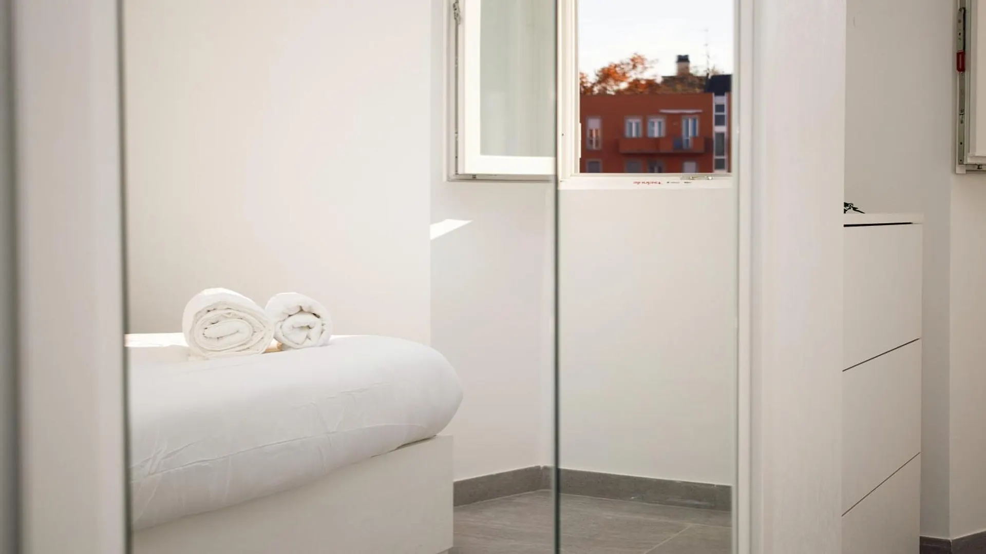 Ideal Rent - Sirtori 10 Milan Italy