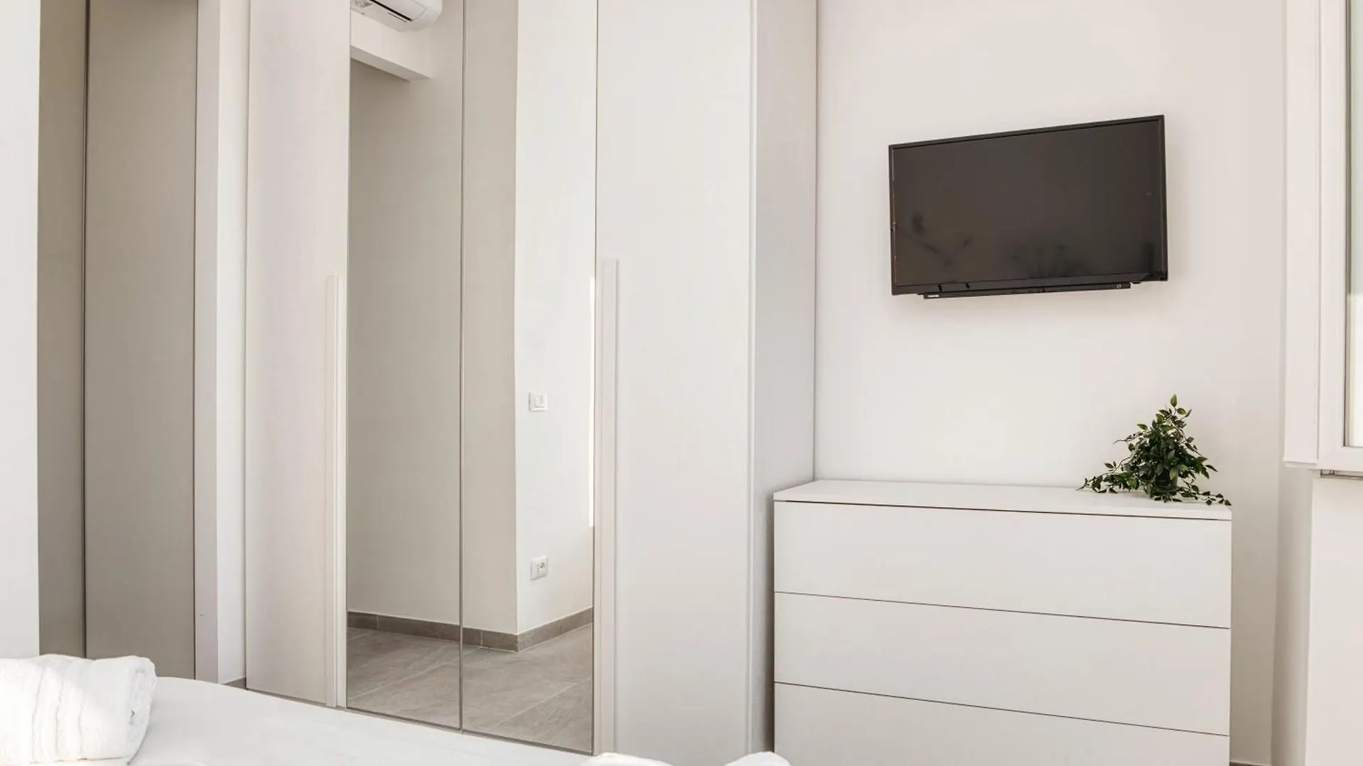 Ideal Rent - Sirtori 10 Milan Apartment